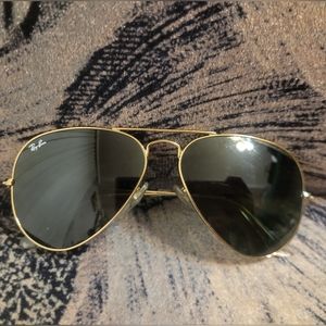Ray Ban Aviator Classic Gold Frames Black Lenses